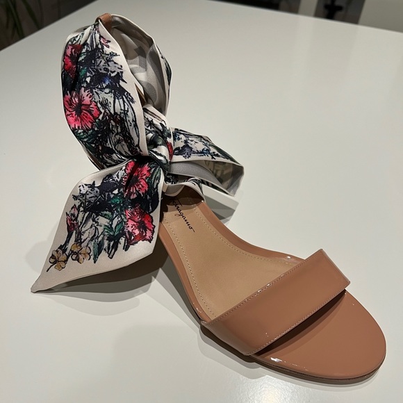 Authentic Salvatore Ferragamo Nude Kitten flower heels (brand new) - Picture 5 of 10